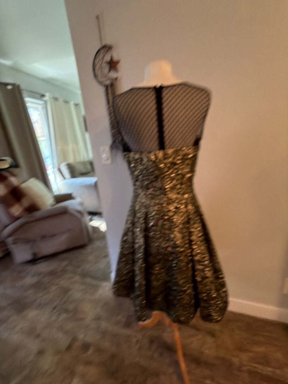 Luxe by Carmen Marc Valvo Gold Black Floral Jacquard Fit and Flare Dress Size 10 - Picture 4 of 10